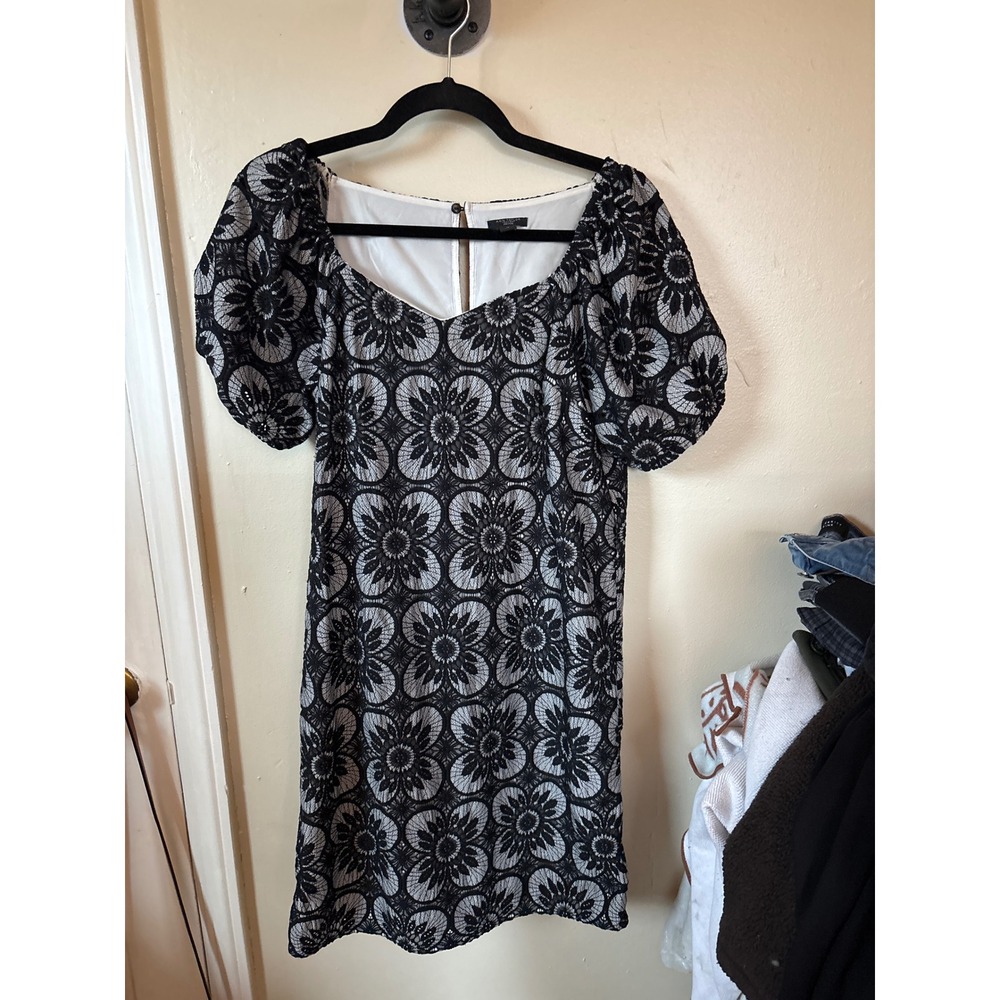 Ann Taylor Factory Lace Shift Dress Womens 4P Black White Puff Sleeve